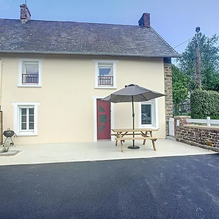 Petite Maison Proche Centre Holiday home Brehal