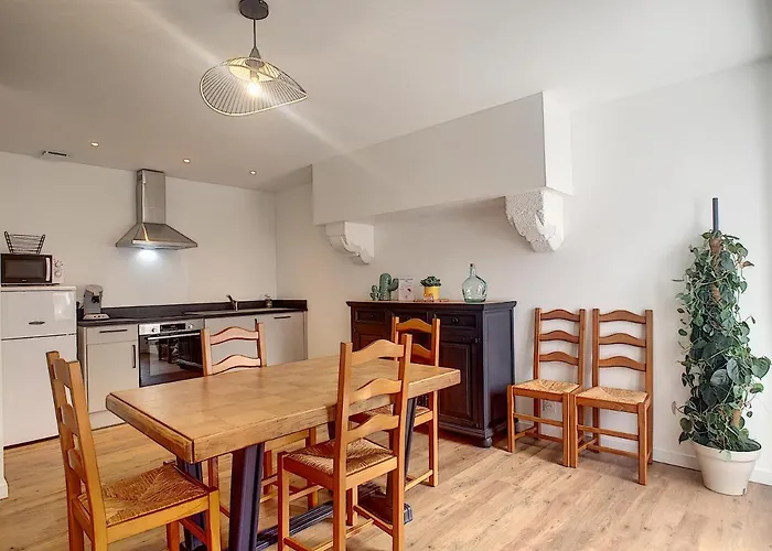 Petite Maison Proche Centre * Bréhal